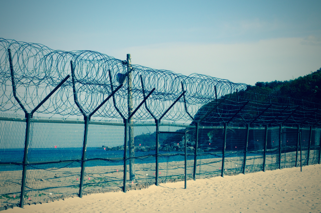 Myeongpa_beach_barbedwire